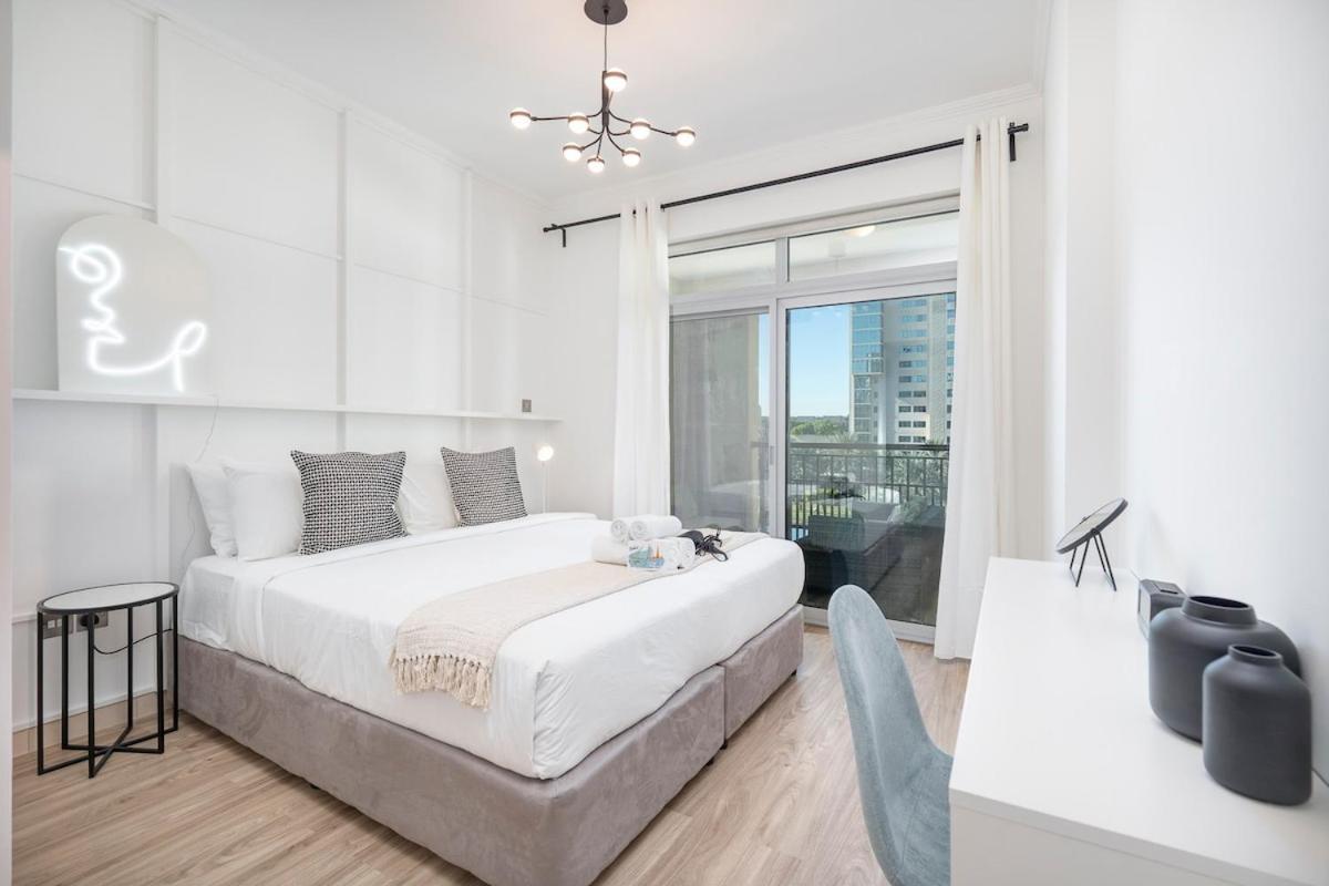 Warm 2-bedrooms With Modern Kitchen Interior In The Greens! * Dubái