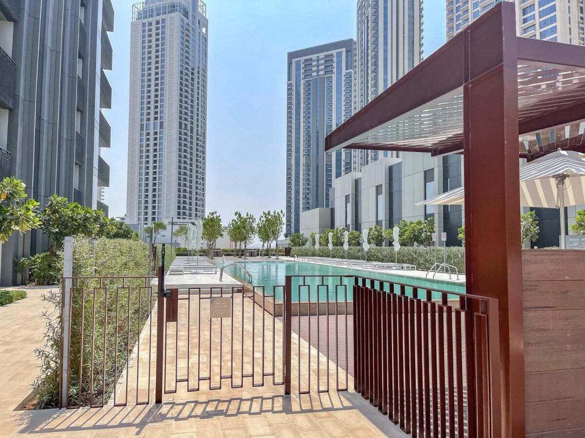 Stylish 2-bed Oasis With Pool In Peaceful Creek Harbour Dubai