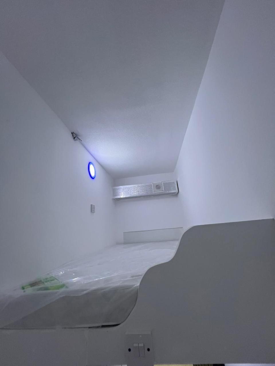 Mini-hôtel Luxnest Internet Private Bed Space Men Only *