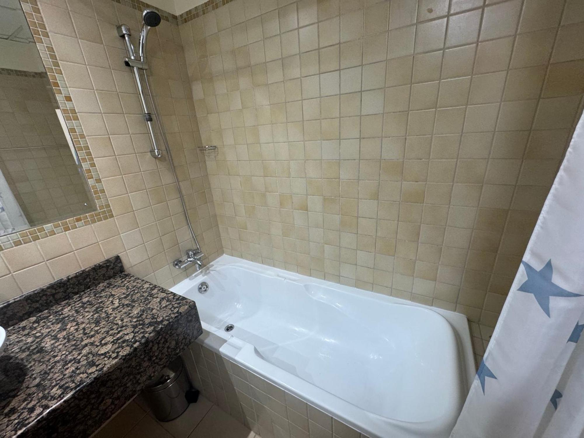 Hostel Amazonica - Next To Tram Dubai
