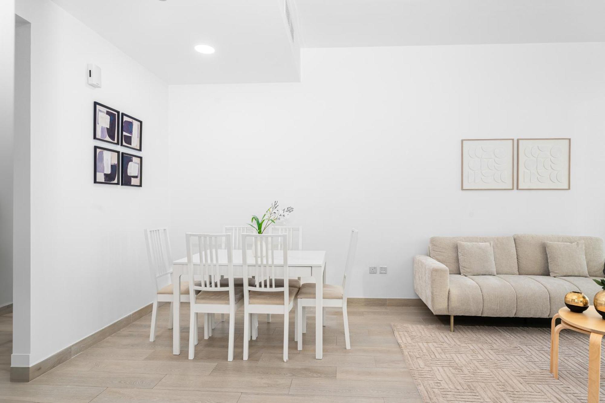 Escape24 Modern Bloom Tower Jumeirah Village Circle Jvc Apartamento Dubái