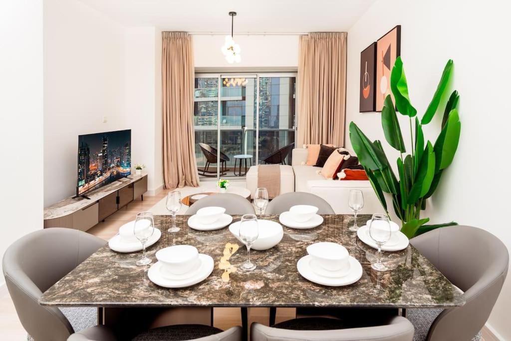 Prime Retreats - Steps To Grosvenor Marina Apartment