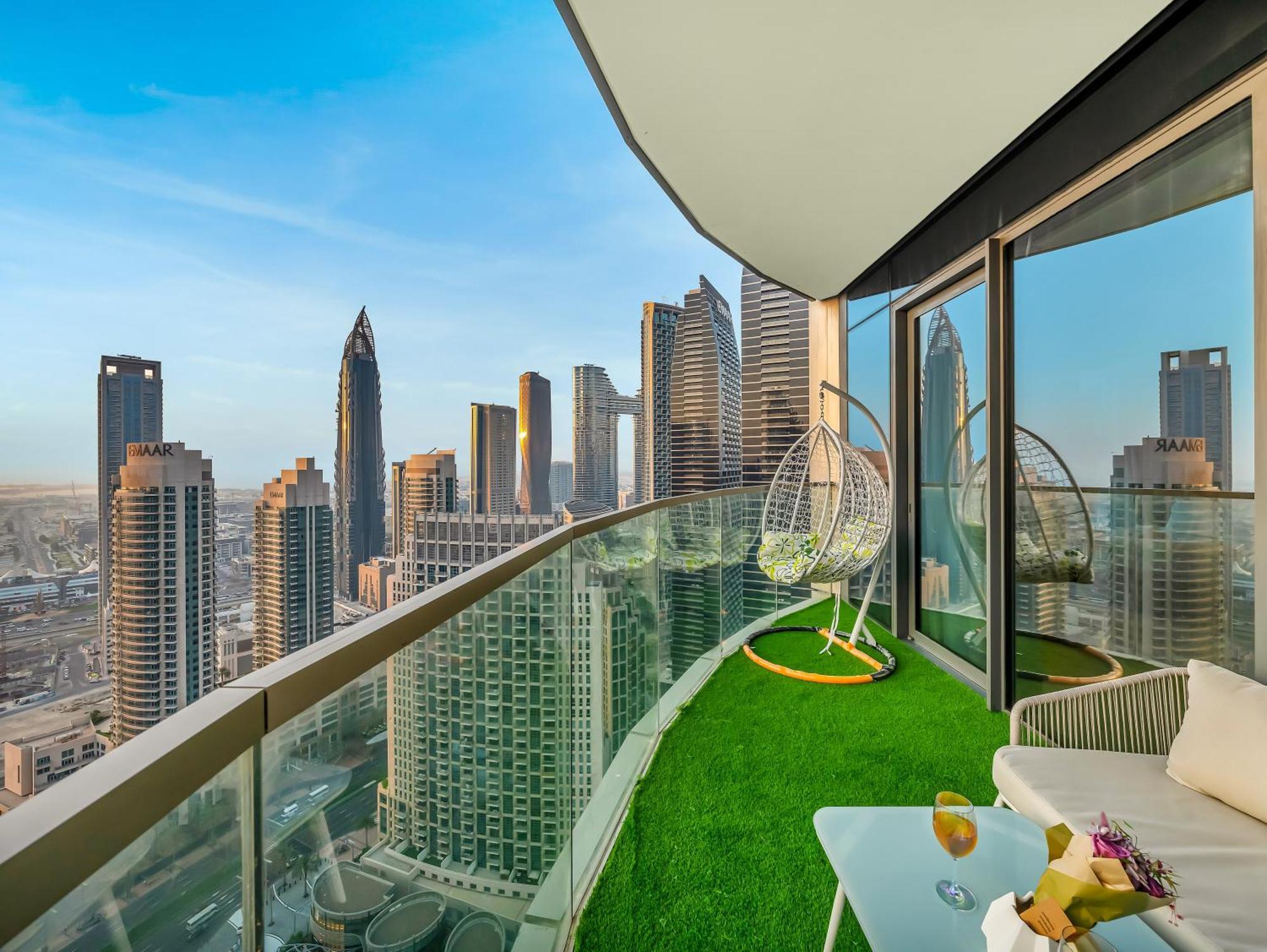Grandeur 2 Bedroom I Burj Khalifa & Fountain Views I Free Parking, Gym, Pool, Wi-fi & Ps5 I By Skyline Serenity Appartamento