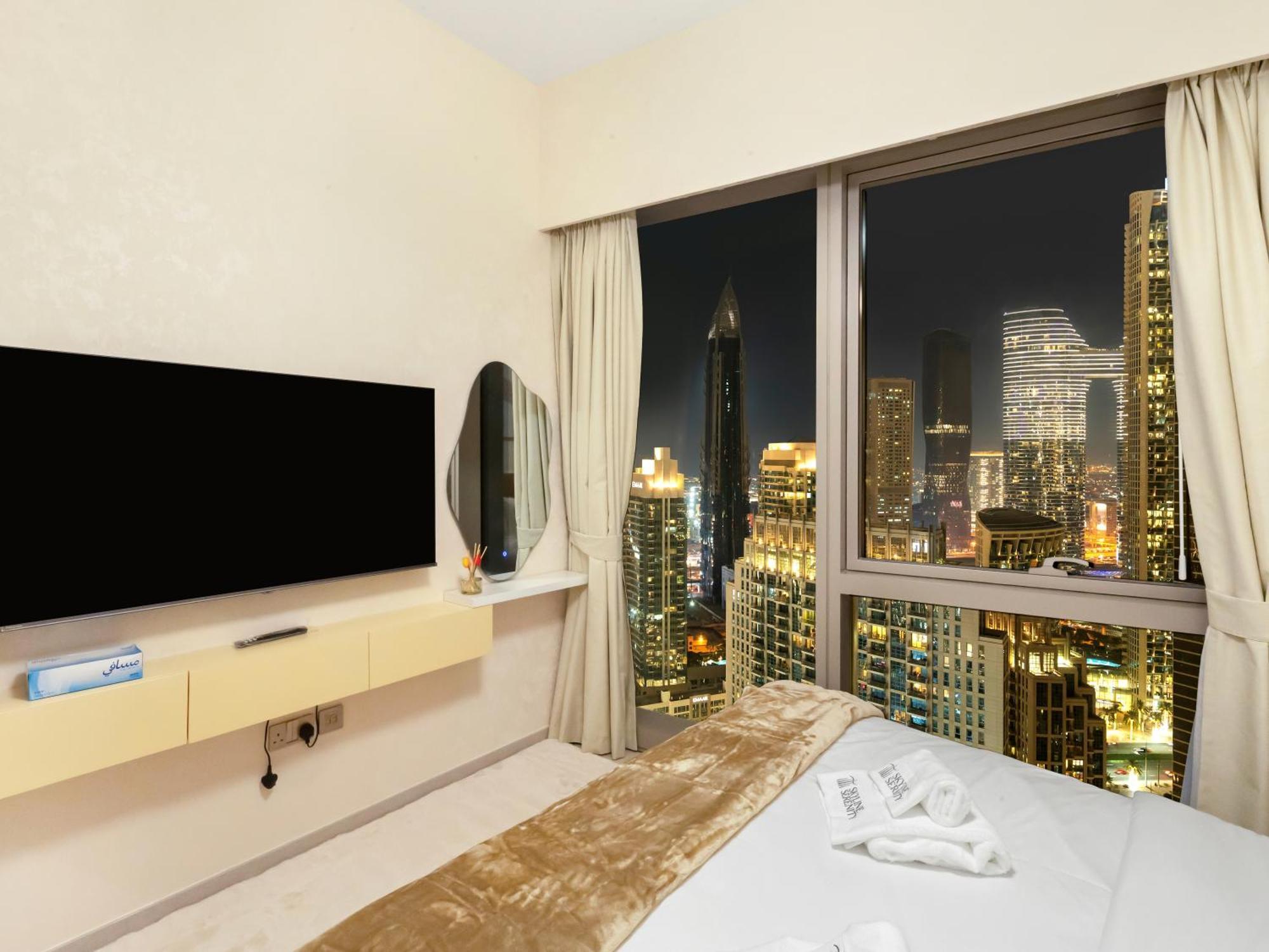 Grandeur 2 Bedroom I Burj Khalifa & Fountain Views I Free Parking, Gym, Pool, Wi-fi & Ps5 I By Skyline Serenity Appartamento Dubai