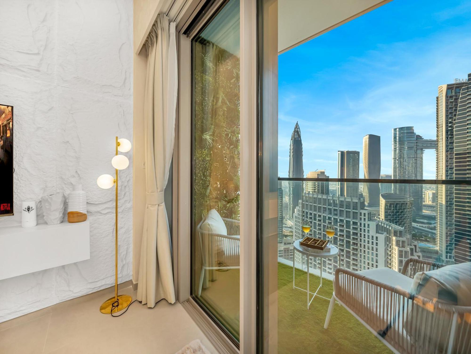 Grandeur 2 Bedroom I Burj Khalifa & Fountain Views I Free Parking, Gym, Pool, Wi-fi & Ps5 I By Skyline Serenity Appartamento