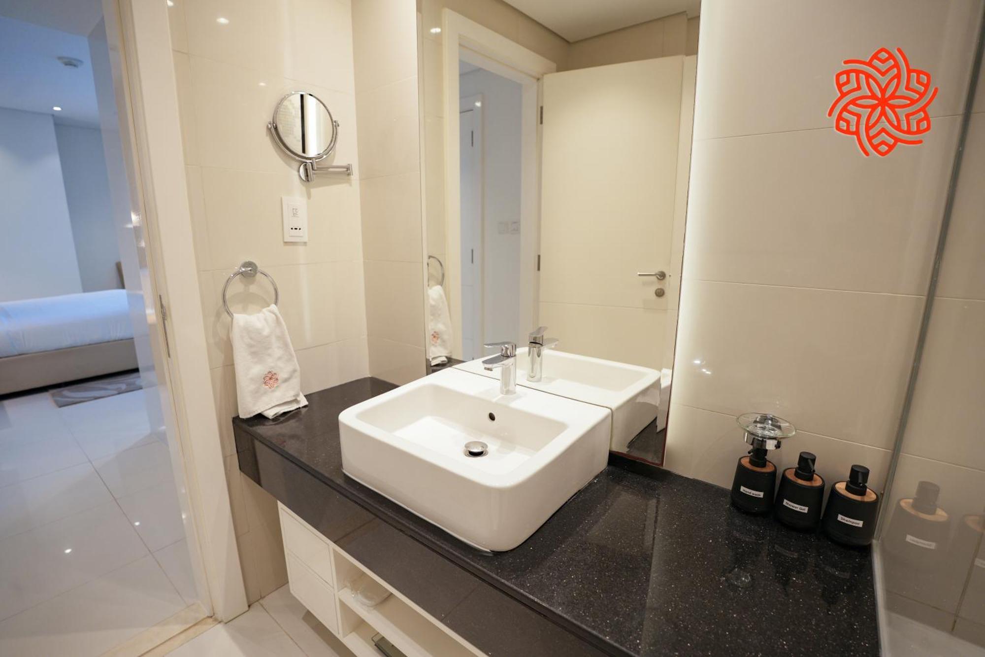 Alashrafia Saray- Upscale 1bdr In Canal Views * Dubaï