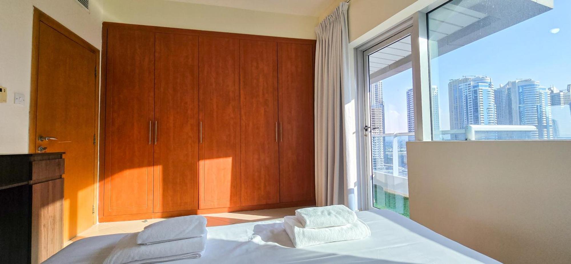 Spacious 2 Bed At Marina High Floor Apartamento