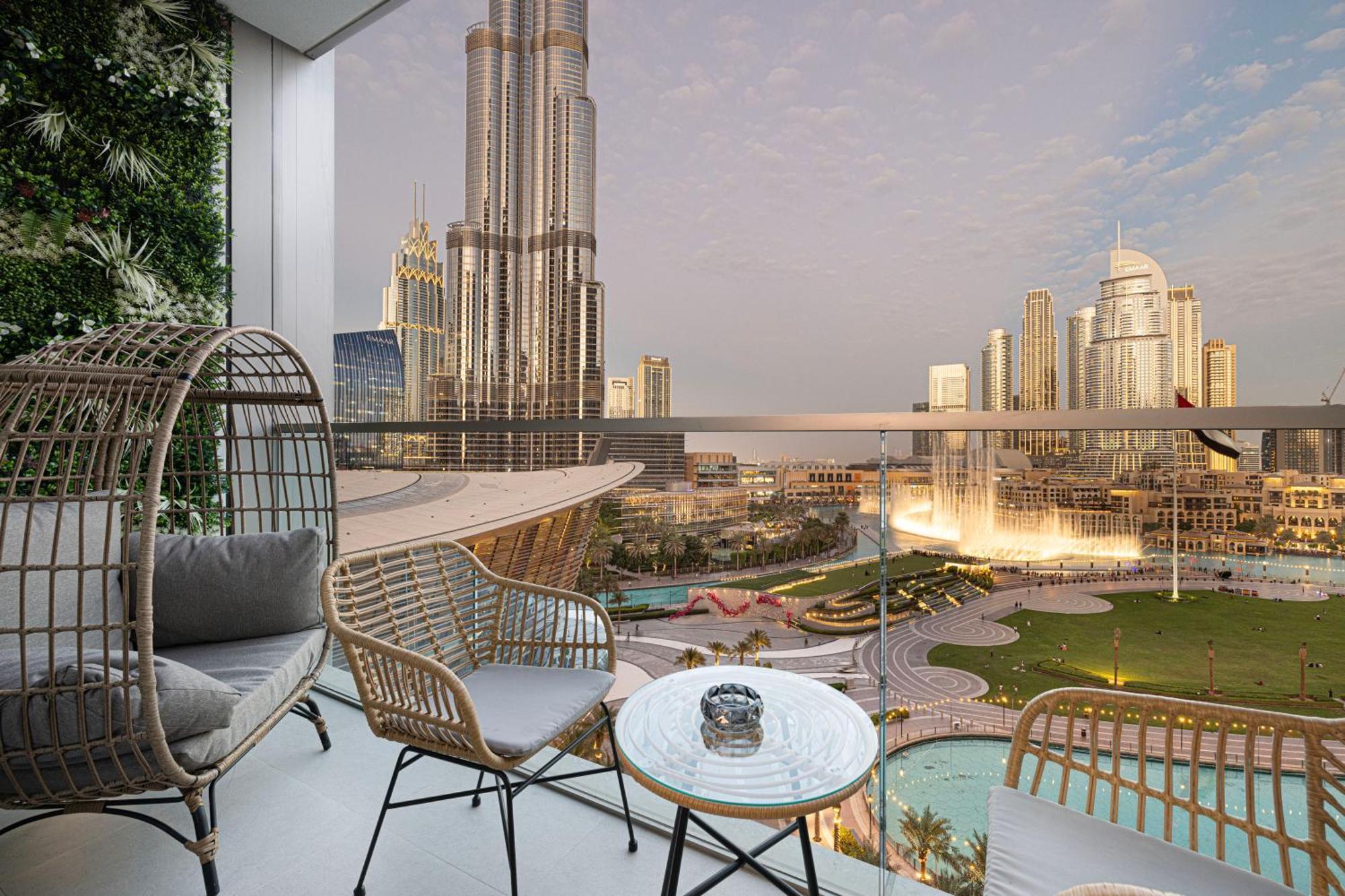 View In With Full Burj Khalifa, Fountains, Park View, Next To Mall And Opera Lägenhet Dubai