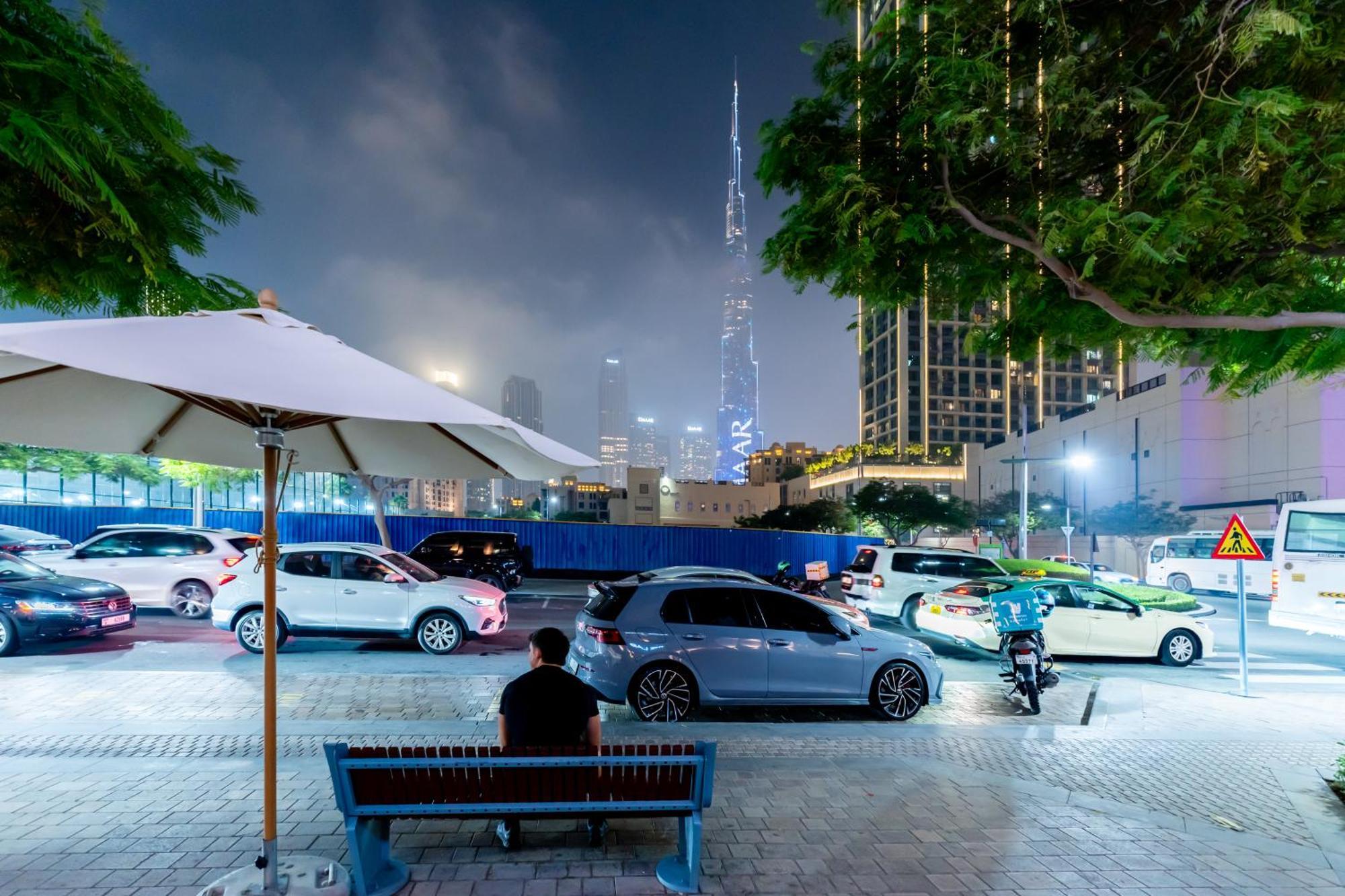Stylish 1 Bedroom - Burj Khalifa View- 5Mn Walk To Dubai Mall-Apartment In Burj Views Tower Apartemen *