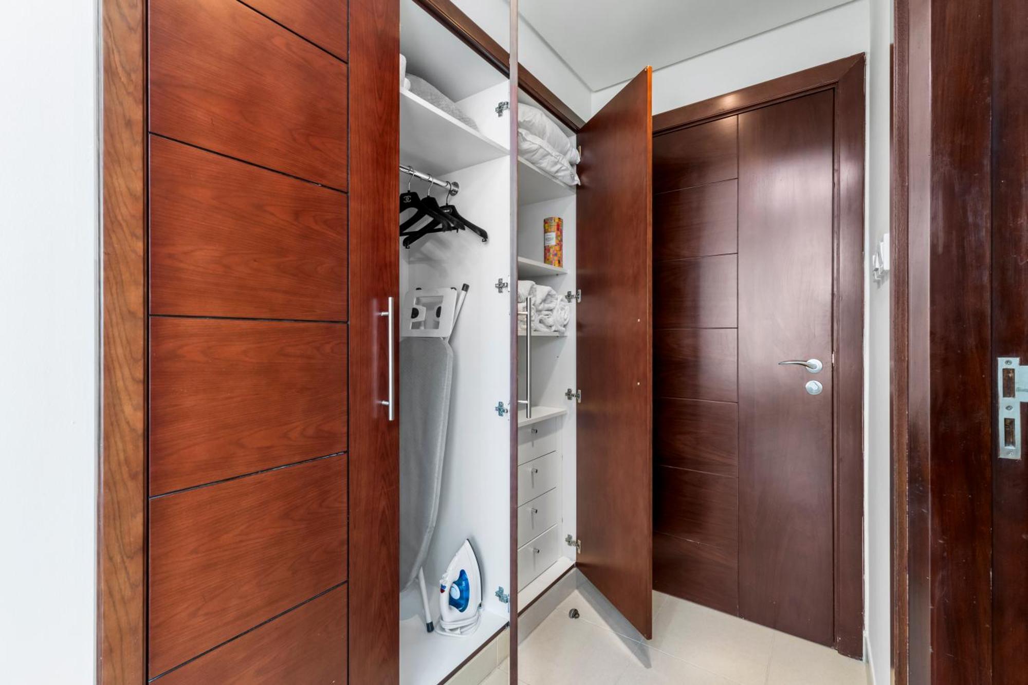 Apartemen Stylish 1 Bedroom - Burj Khalifa View- 5Mn Walk To Dubai Mall-Apartment In Burj Views Tower