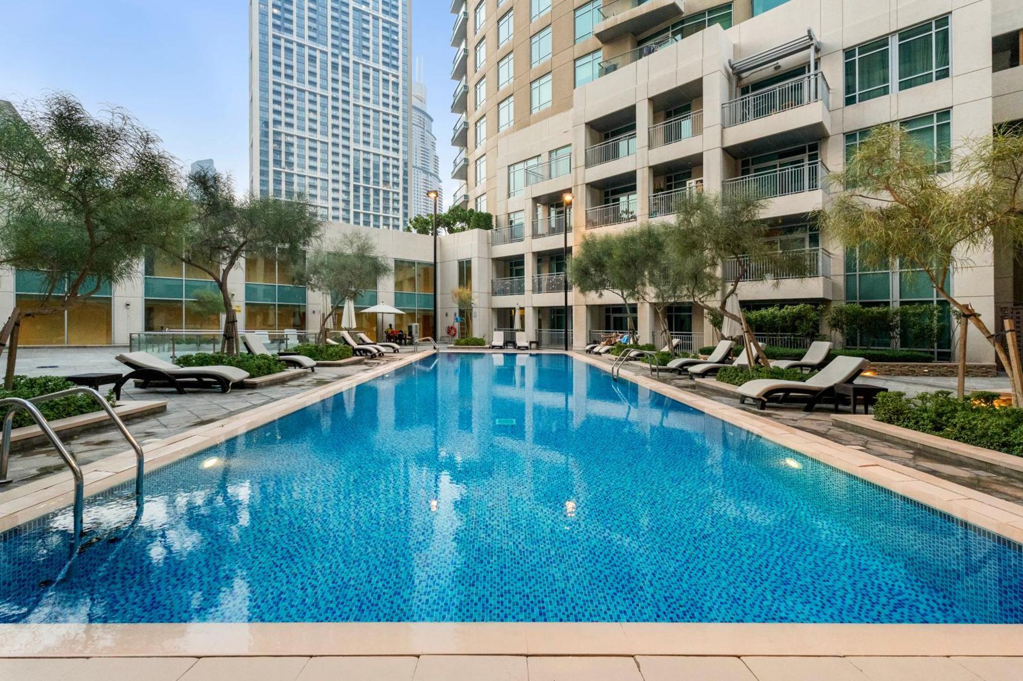 Stylish 1 Bedroom - Burj Khalifa View- 5Mn Walk To Dubai Mall-Apartment In Burj Views Tower Apartemen *