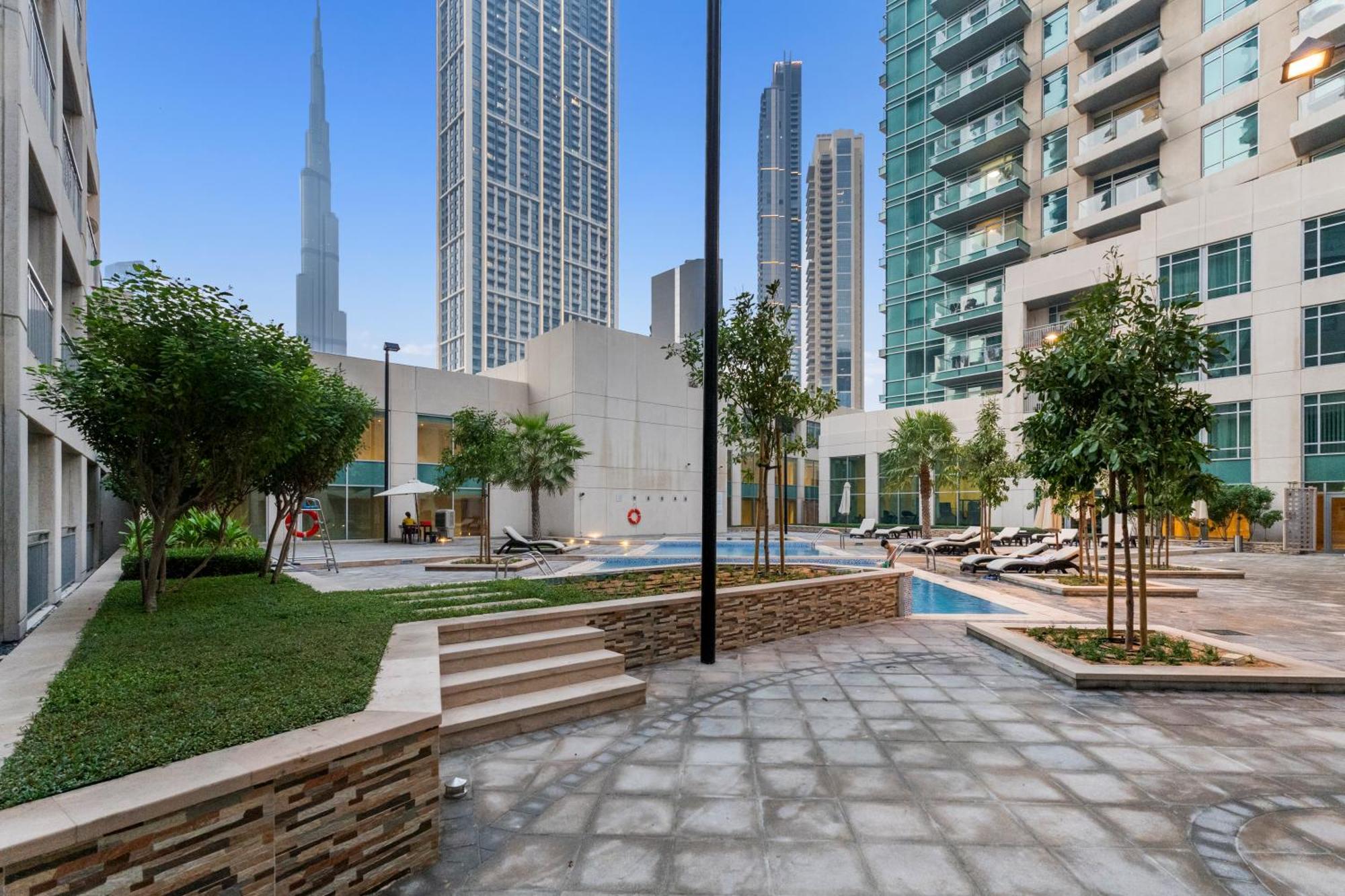 Stylish 1 Bedroom - Burj Khalifa View- 5Mn Walk To Dubai Mall-Apartment In Burj Views Tower Apartemen Dubai