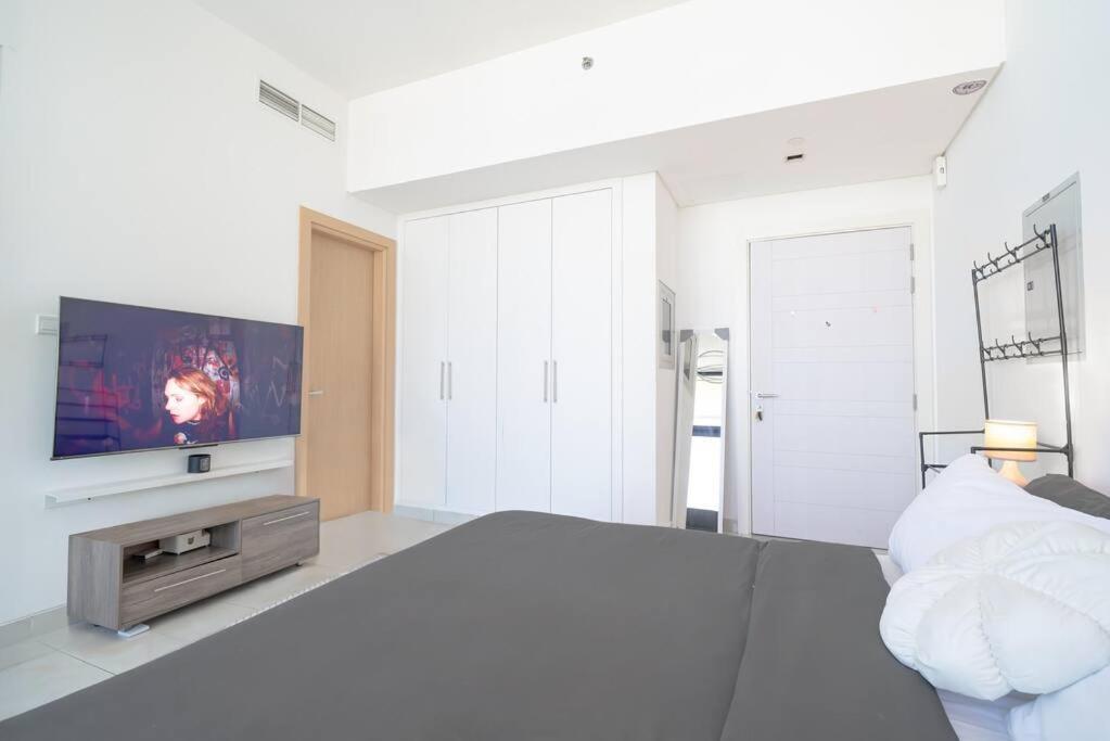 Appartement High Floor With Amenities And Parking Dubai