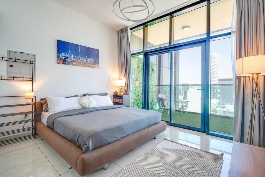 High Floor With Amenities And Parking Dubai