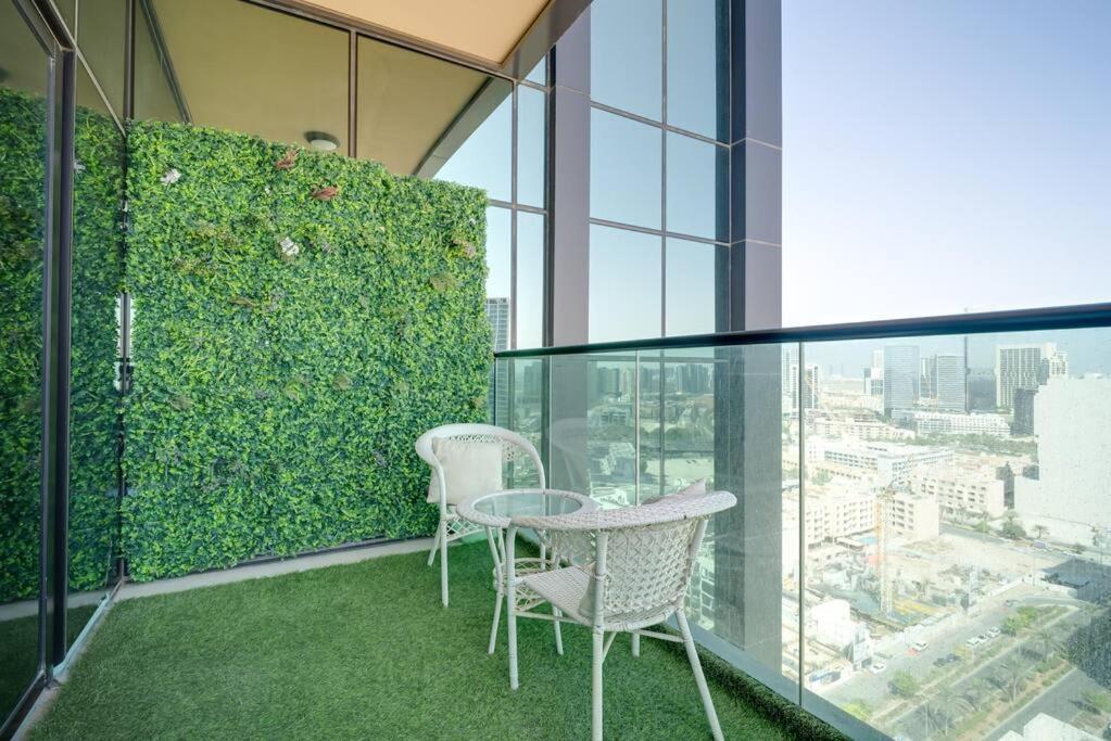 High Floor With Amenities And Parking Appartement