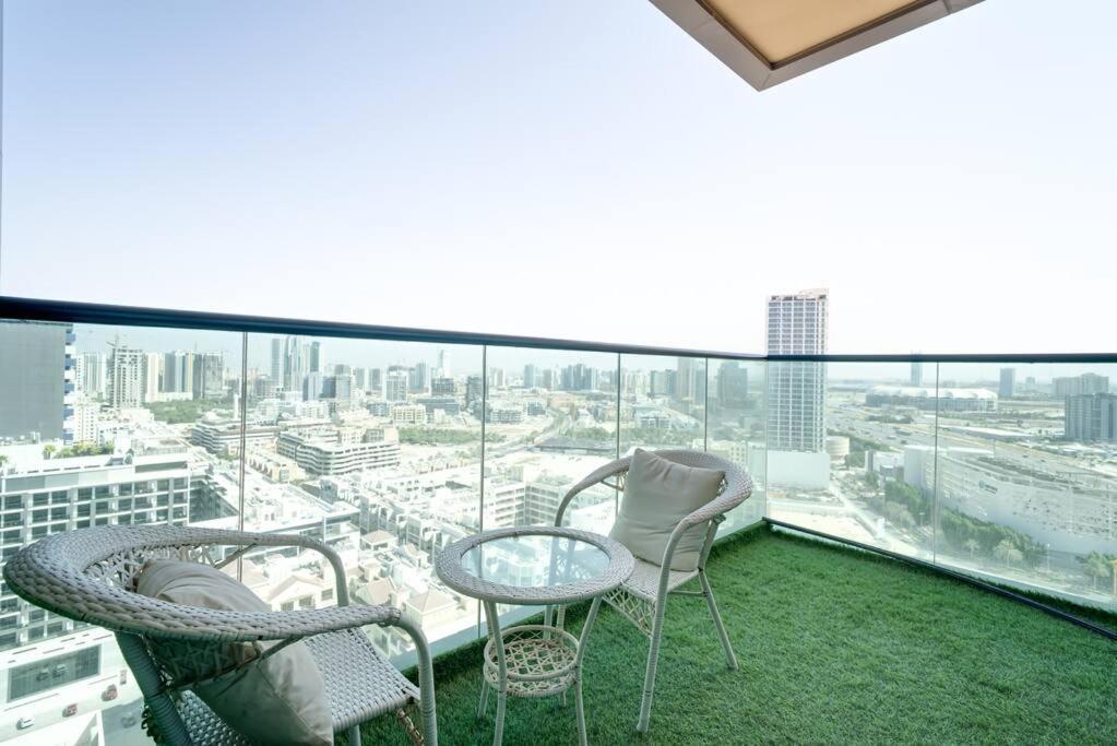 High Floor With Amenities And Parking Appartement *