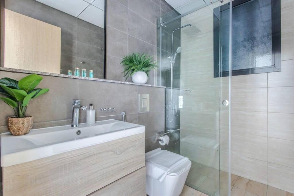 Appartement High Floor With Amenities And Parking Dubai