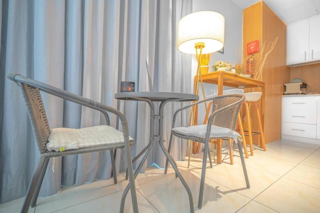 High Floor With Amenities And Parking Appartement