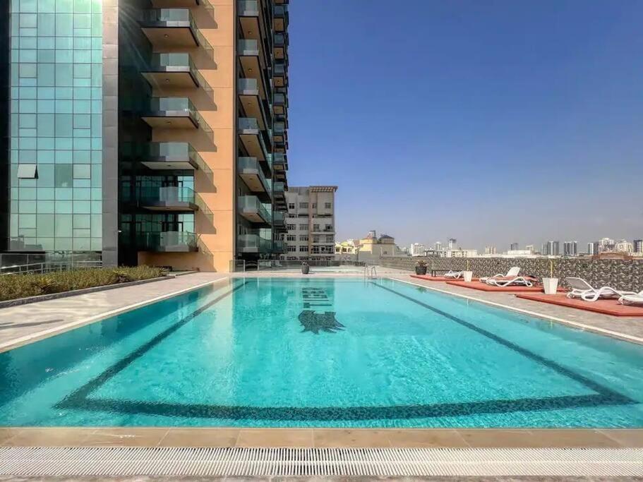Appartement High Floor With Amenities And Parking Dubai