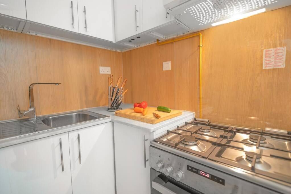 High Floor With Amenities And Parking Dubai