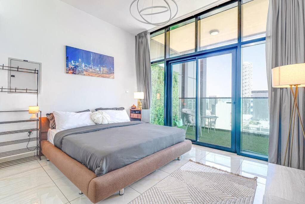 High Floor With Amenities And Parking Appartement *