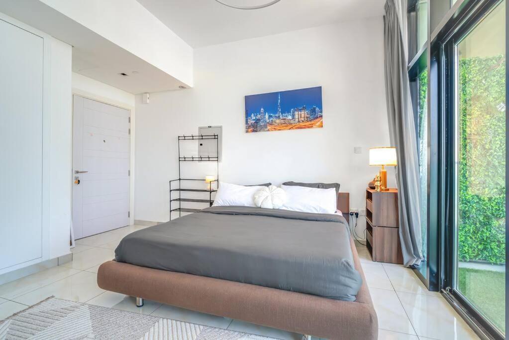 Appartement High Floor With Amenities And Parking *