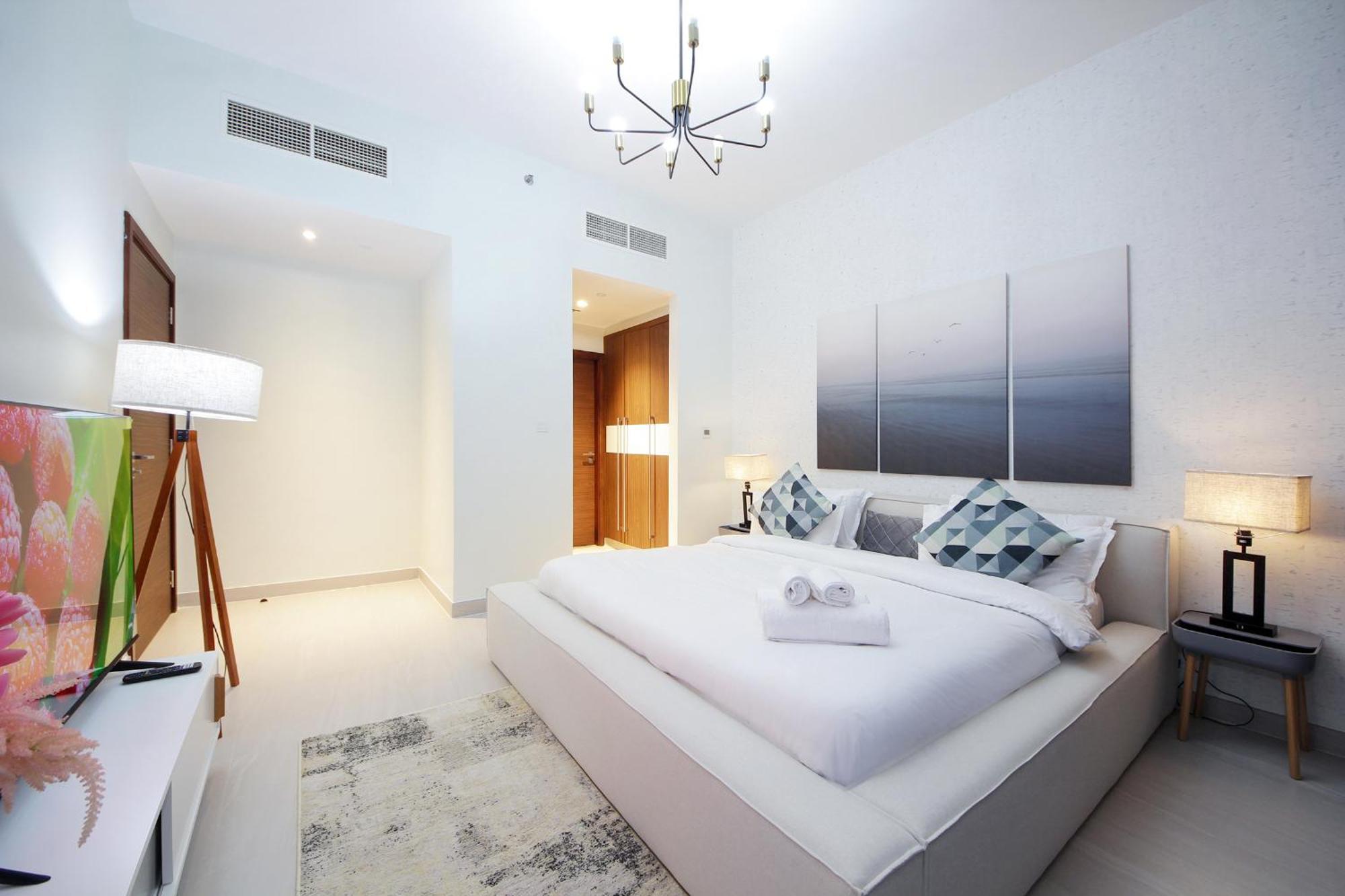 Modern 1 Bhk With Lovely Interiors - Park Gate Residences A Appartement *