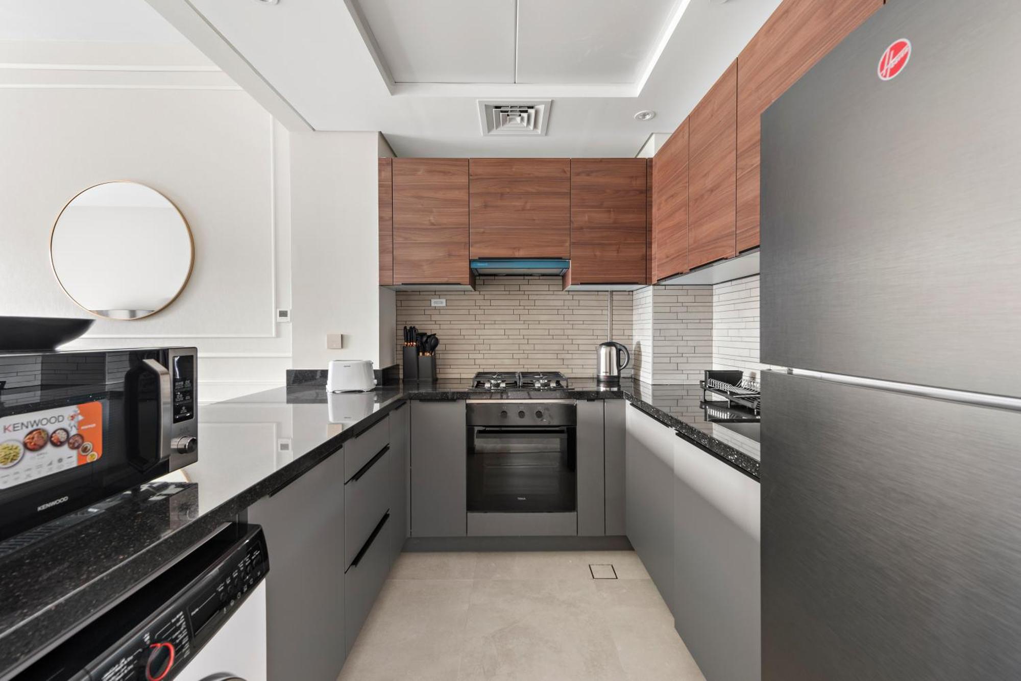 Chic 1br With Pool And Gym Access Appartement *