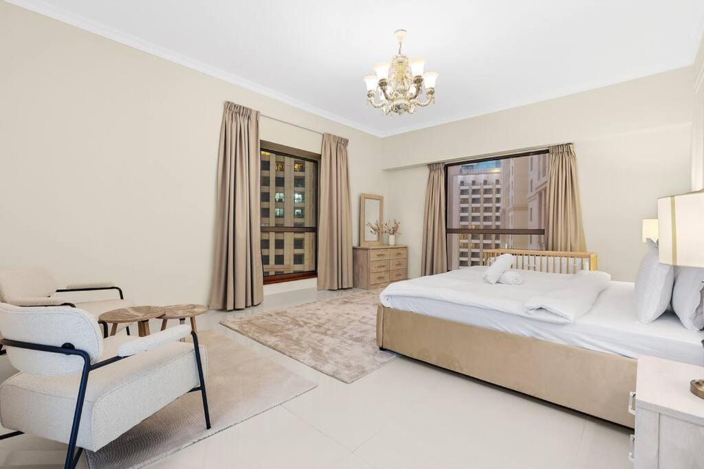 Apartamento First Class 4br Cozy Jumeirah Retreat *
