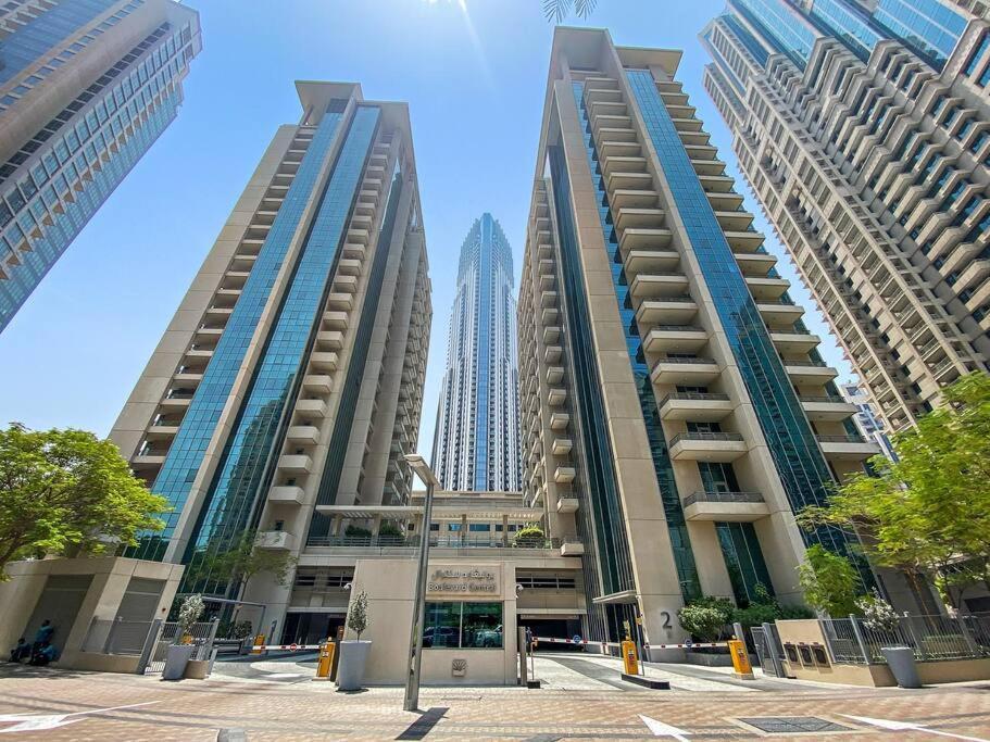 First Class 1br Panoramic Skyline Views