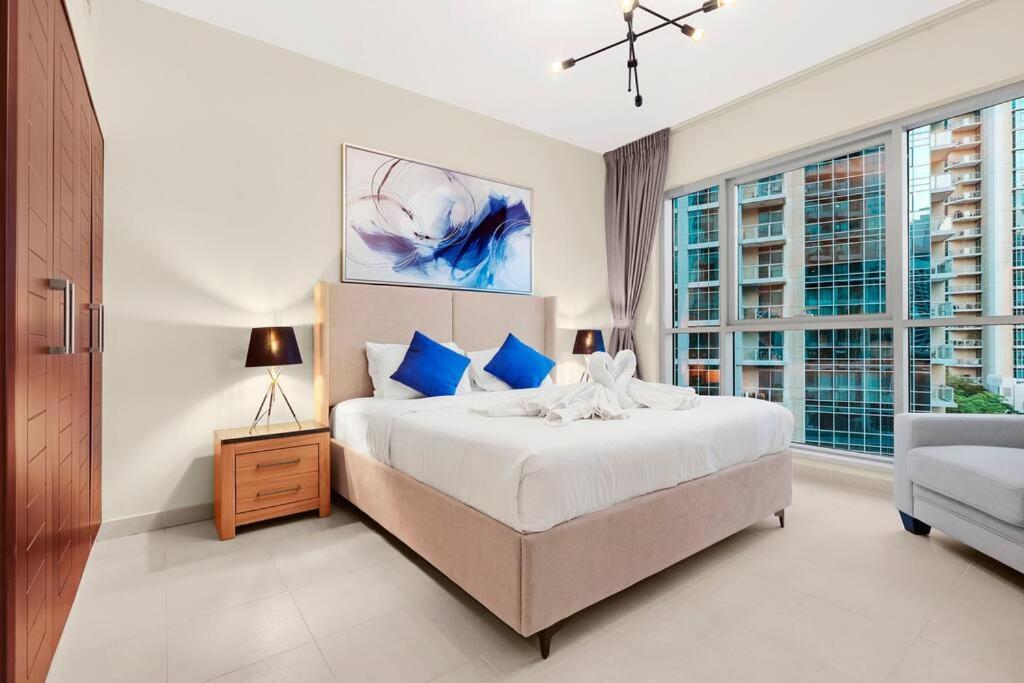 First Class 1br Panoramic Skyline Views *