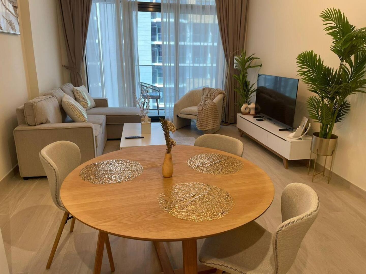 Pleasant New One Bedroom Azizi Riviera Lägenhet