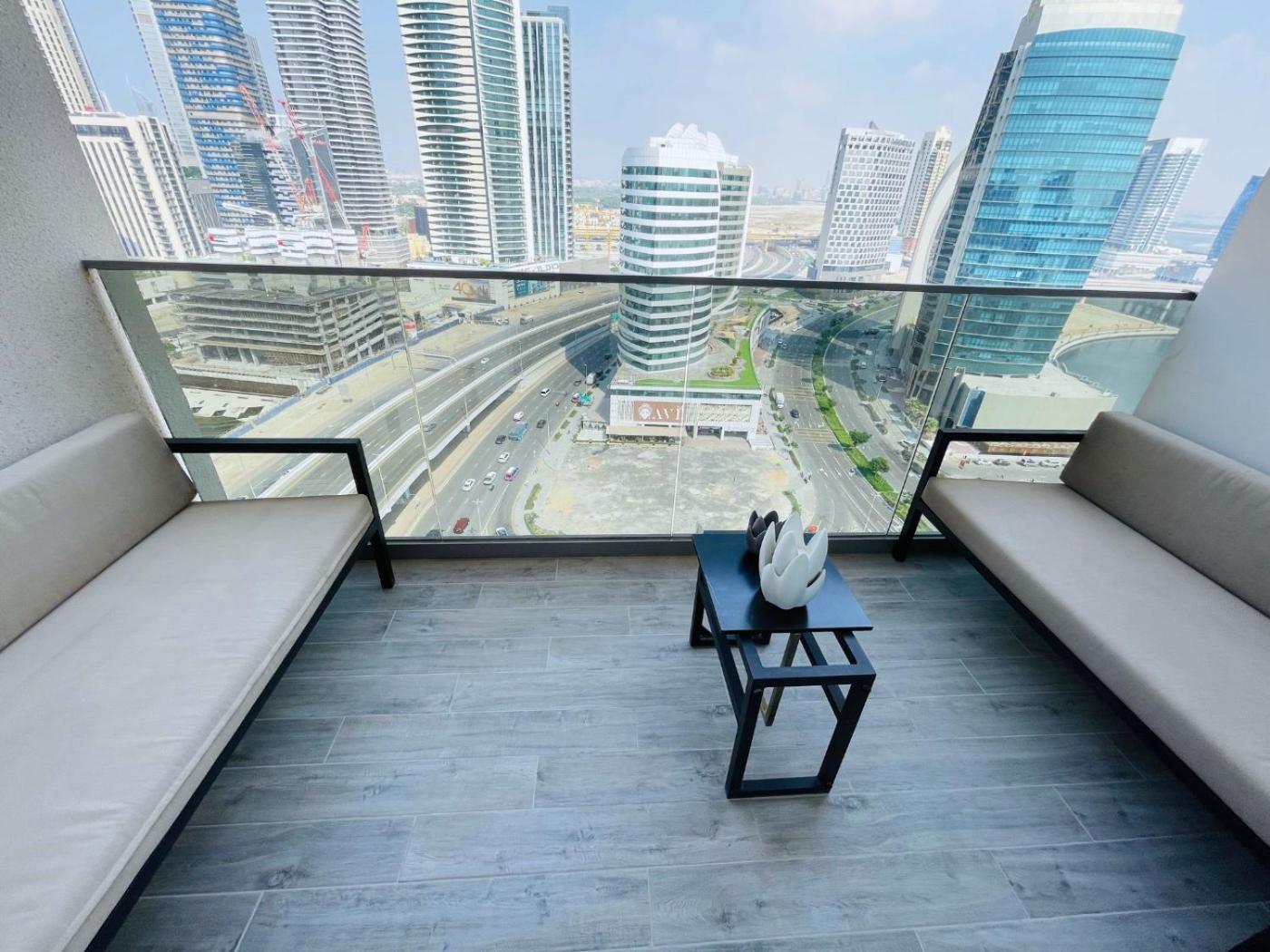 Apartemen Elegant 2br Business Bay Near To Mall & Burj Khalifa -1802 *