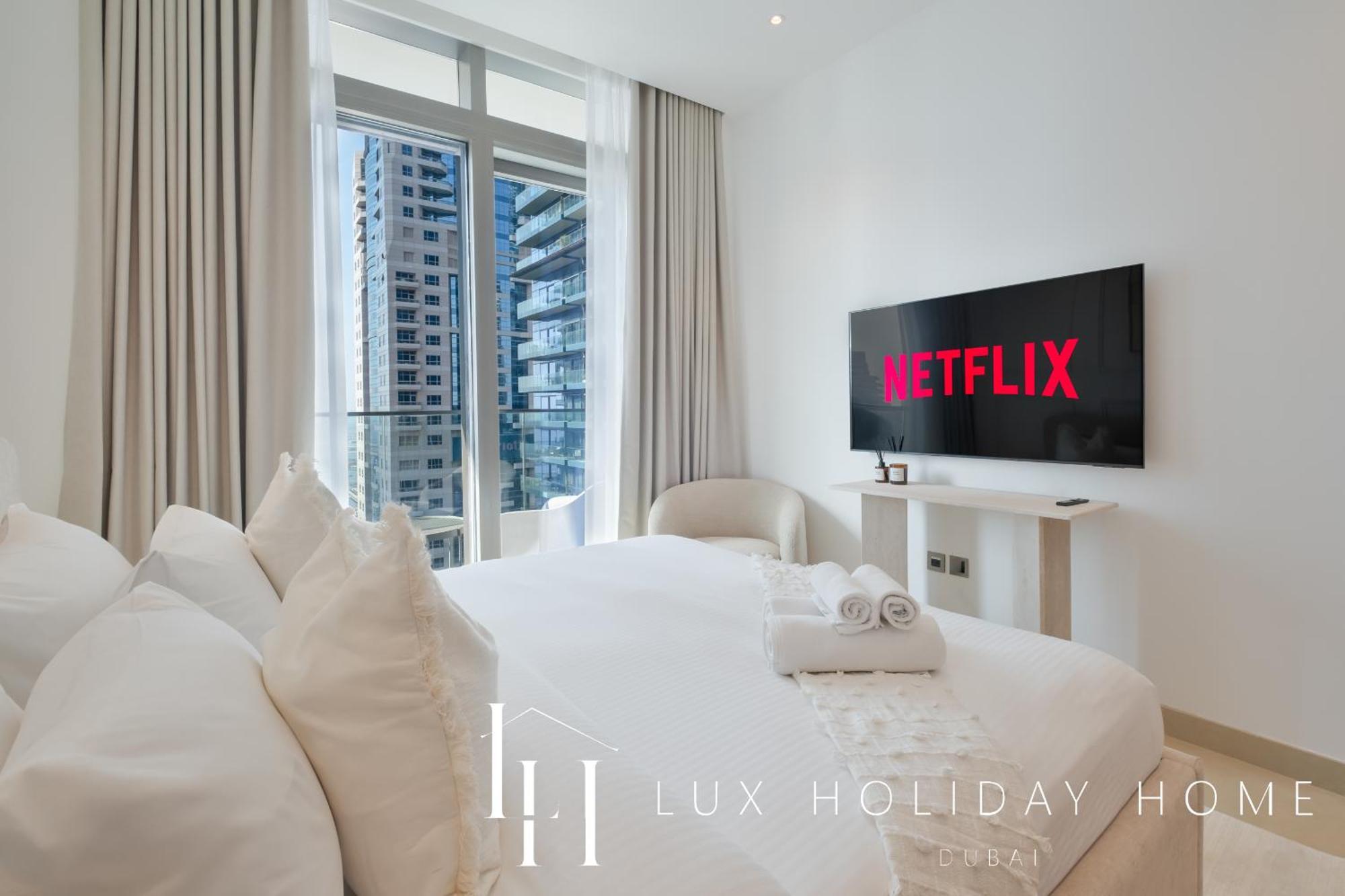 Lux The Marina Gate Sea View Apartment