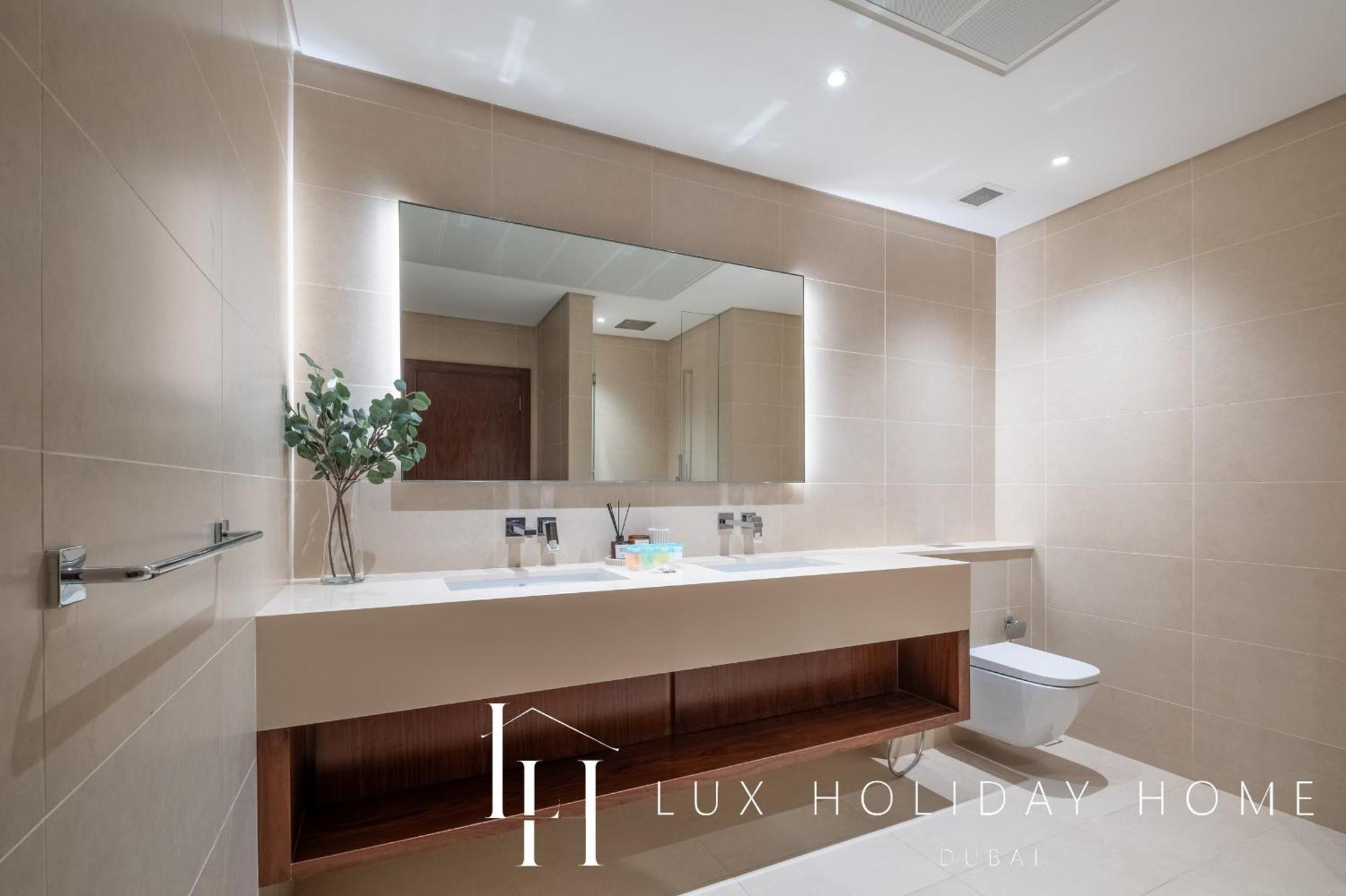 Lux The Marina Gate Sea View Apartment