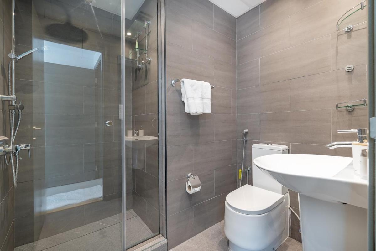 Spacious 2-bedroom With Marina Views In Dec Tower 2 Appartement Dubaï