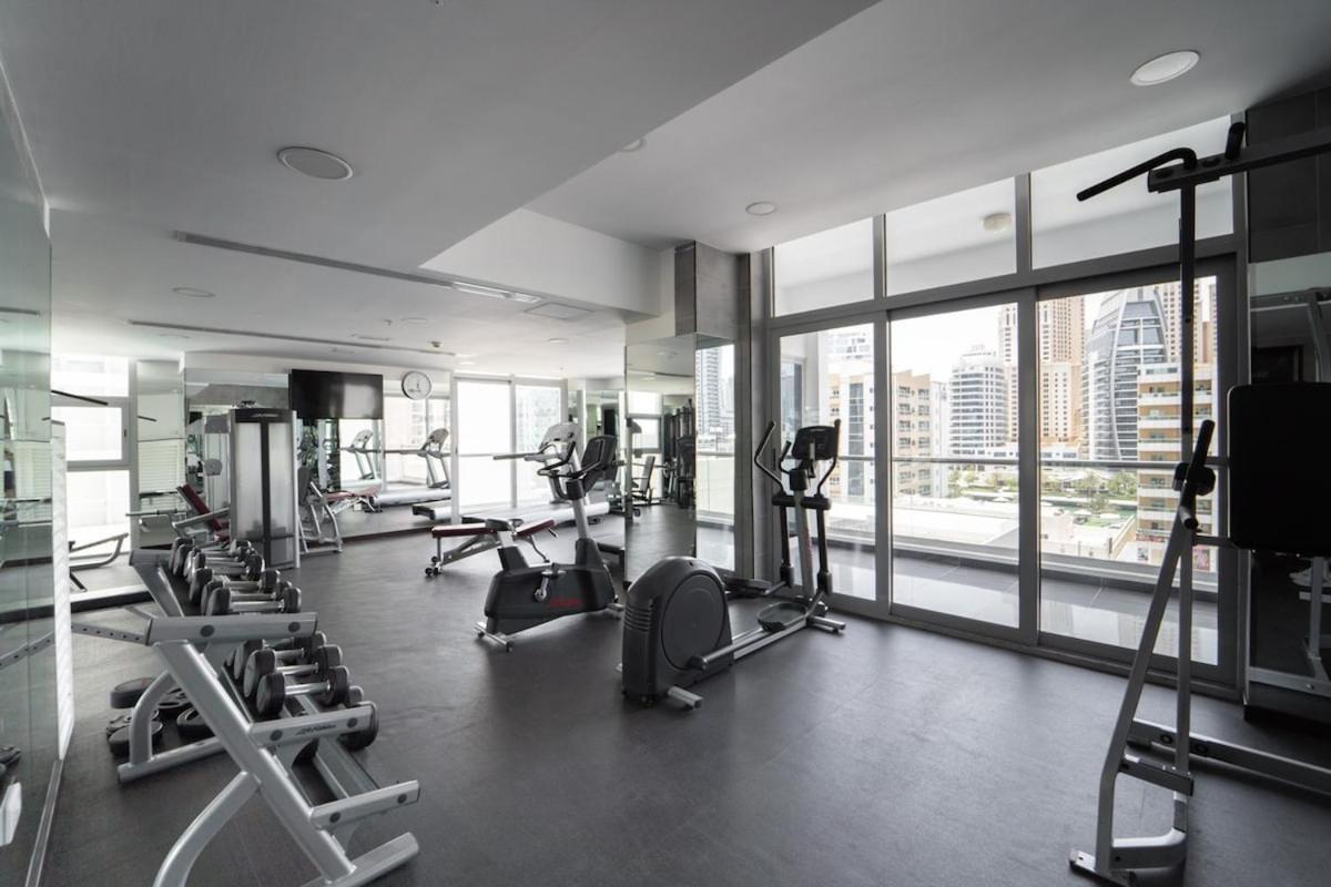 Spacious 2-bedroom With Marina Views In Dec Tower 2 Dubaï