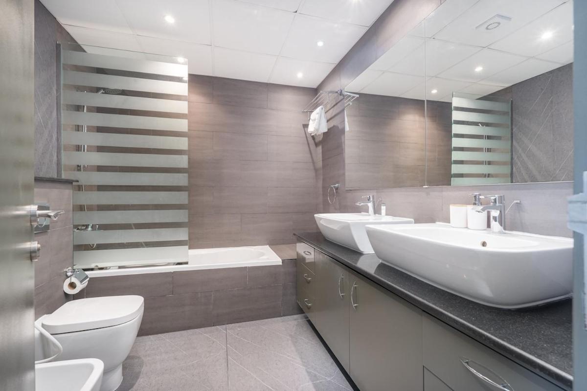 Appartement Spacious 2-bedroom With Marina Views In Dec Tower 2 *