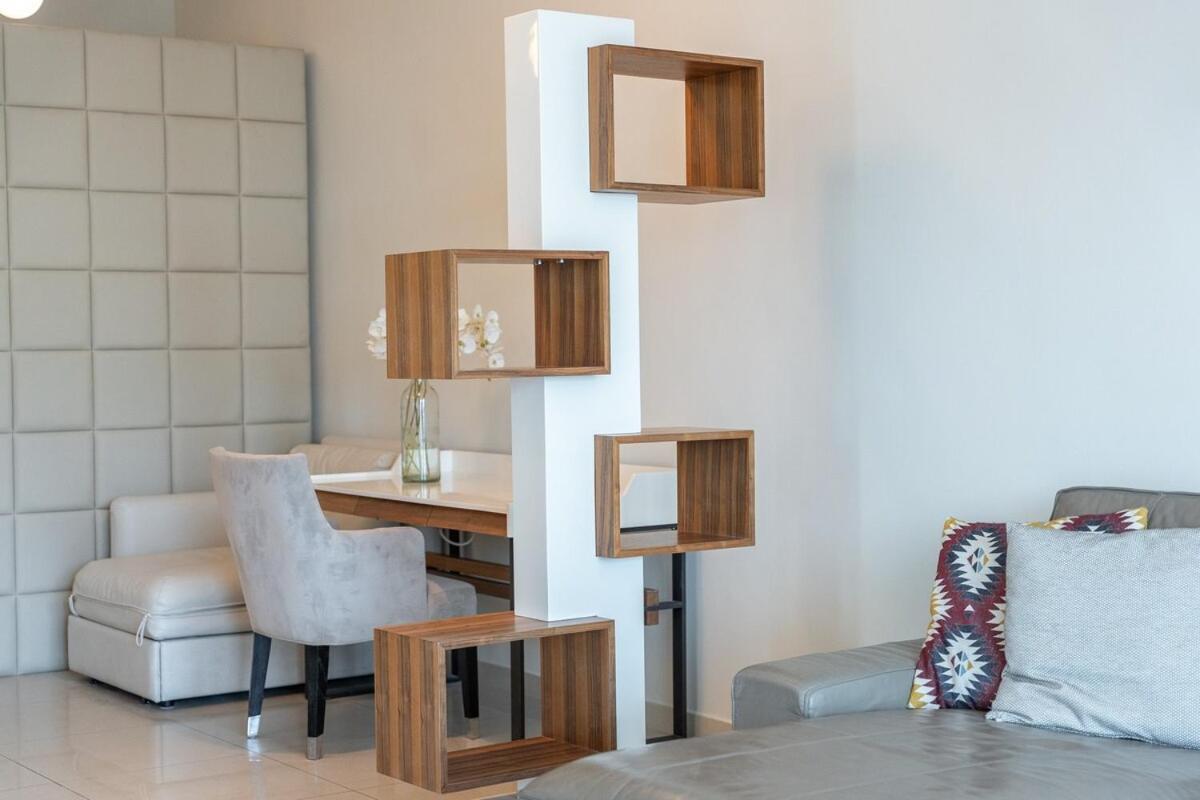 Appartement Spacious 2-bedroom With Marina Views In Dec Tower 2 Dubaï