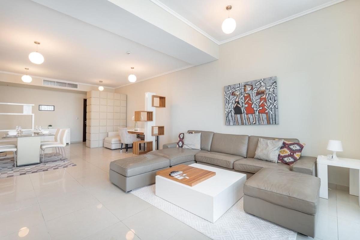 Appartement Spacious 2-bedroom With Marina Views In Dec Tower 2 *