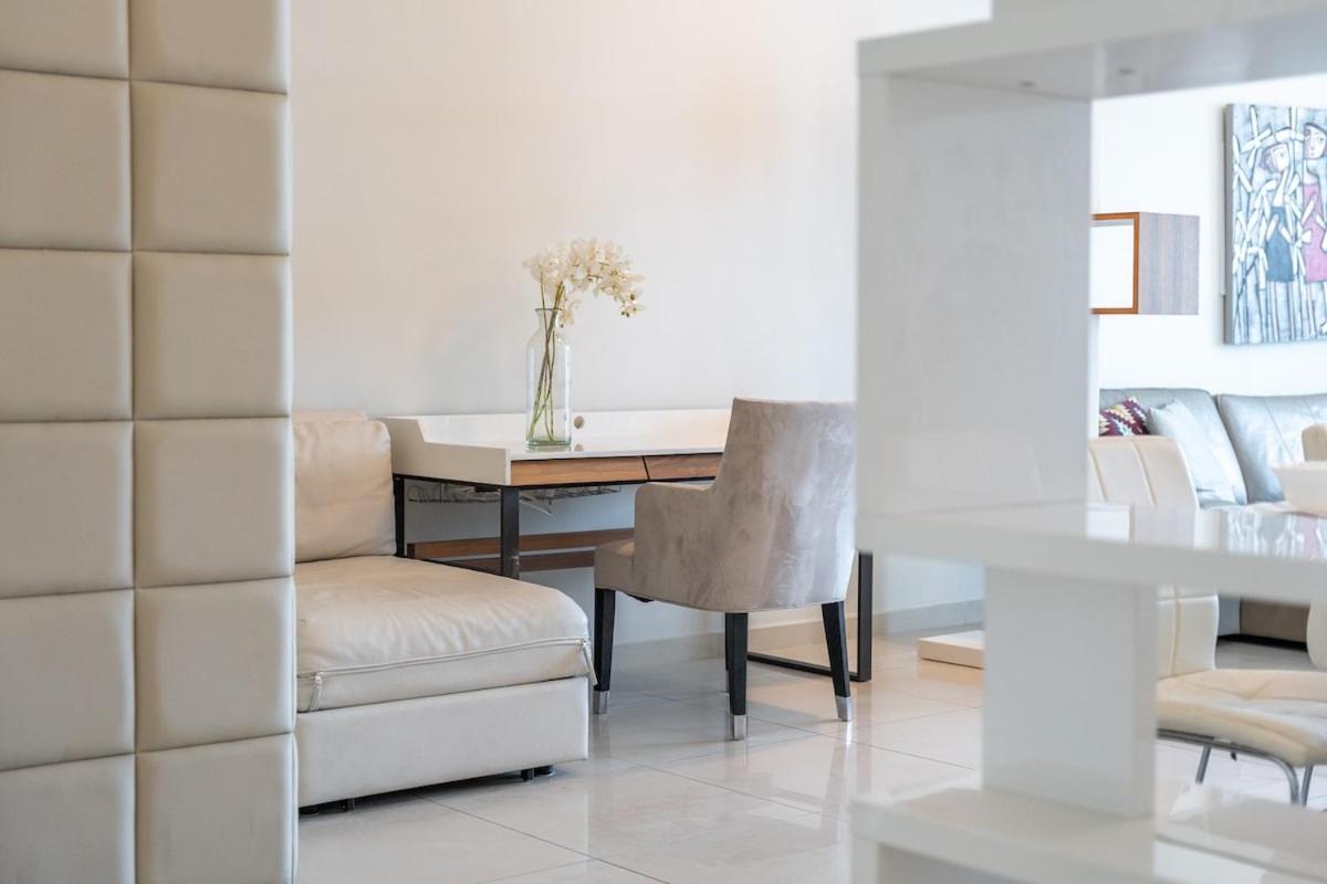 Spacious 2-bedroom With Marina Views In Dec Tower 2 Appartement Dubaï
