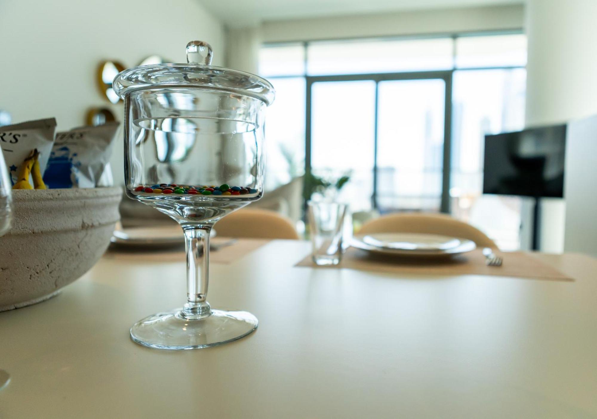 Upscale Family Friendly 4 Bedroom On Private With Amazing Views Lägenhet Dubai