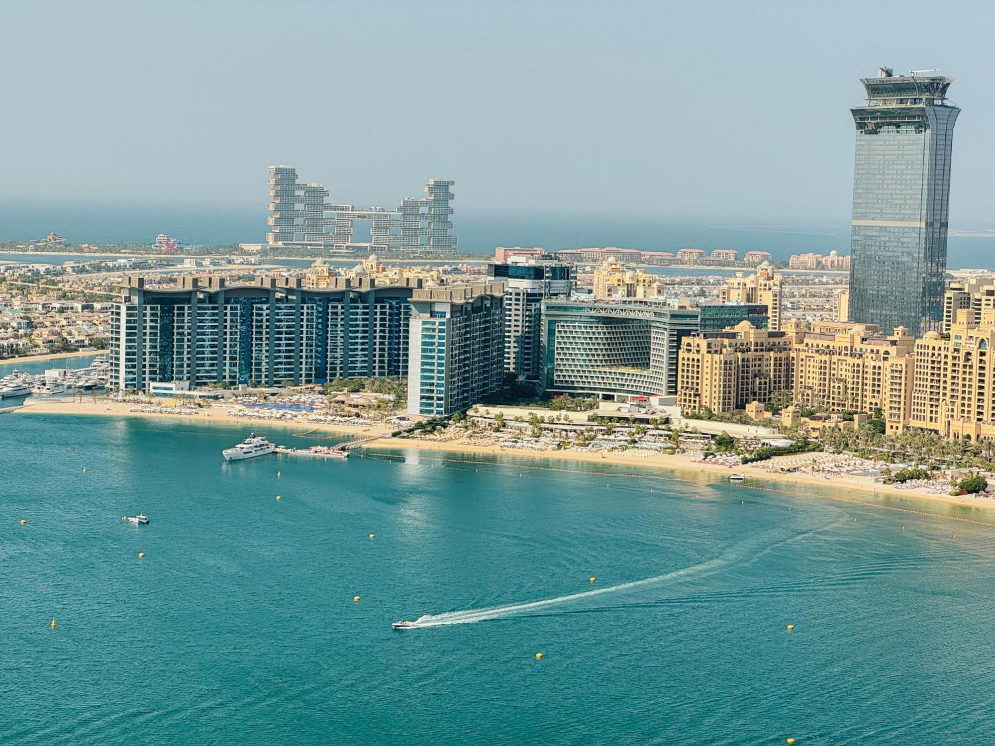 Stunning Beachfront 1br In Palm Jumeirah Apartment *