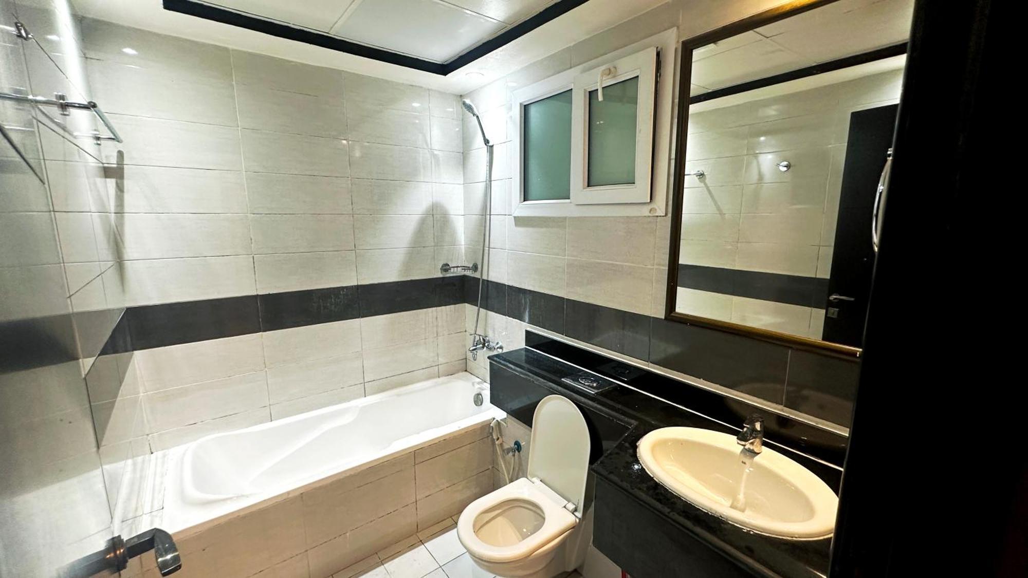 Partition In Al Seef Near Burjuman Metro Privatunterkunft Dubai
