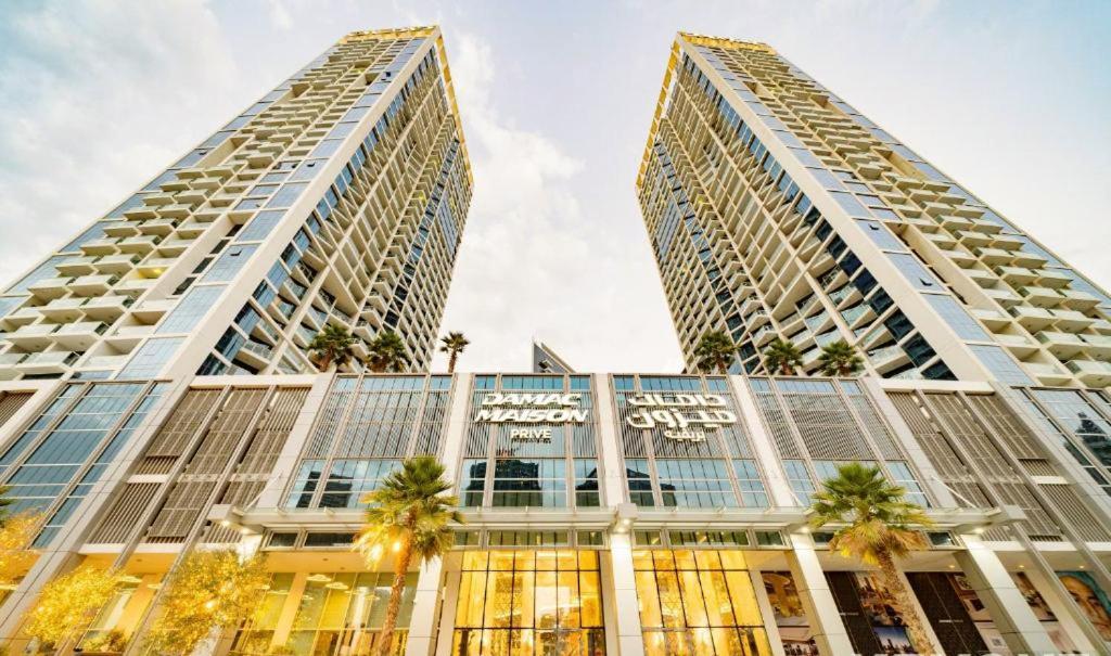 Furnished With Big Balcony, Full Canal View, High Floor * Dubai