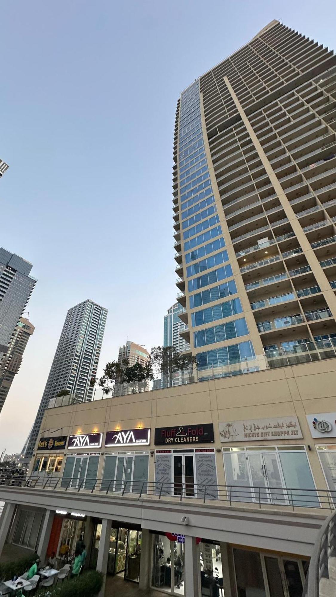 Luxury With Balcony - Close To Metro & Marina Apartamento