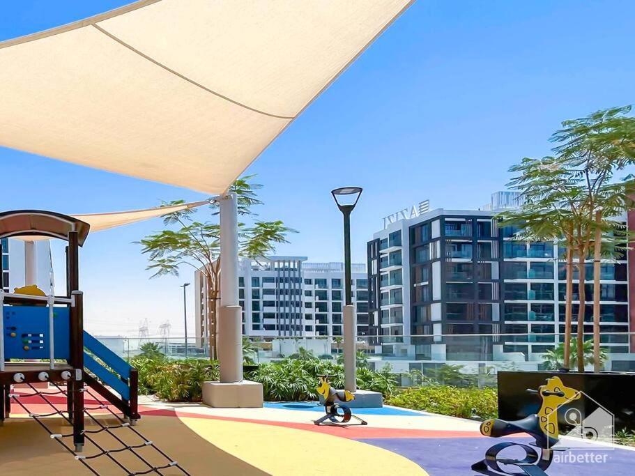 Opulent With Balcony At Aziz Riviera Appartement Dubaï