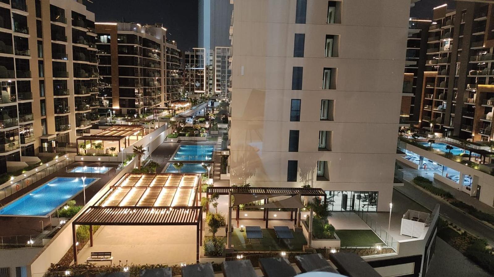 Apartamento Charming With Pool, Gym, Kid's Playground Dubái