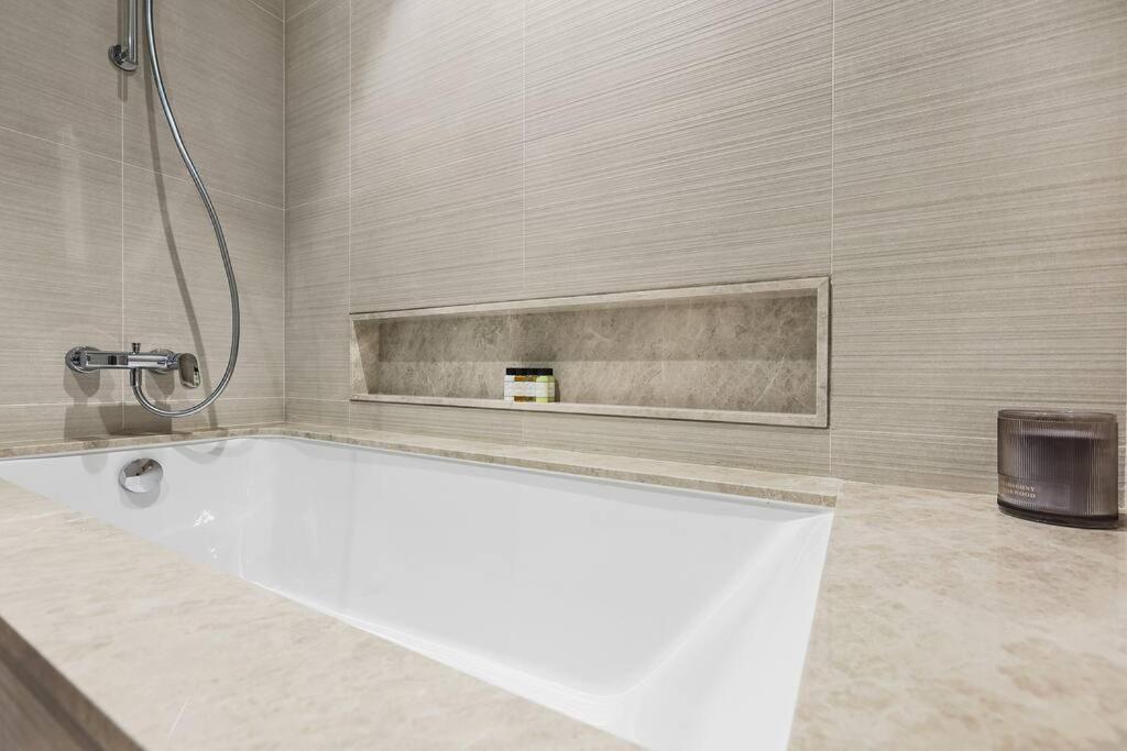 First Class 1br Charming View Dubaï