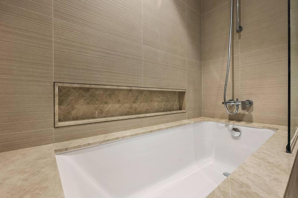 First Class 1br Heart Of Tranquility Apartamento Dubái